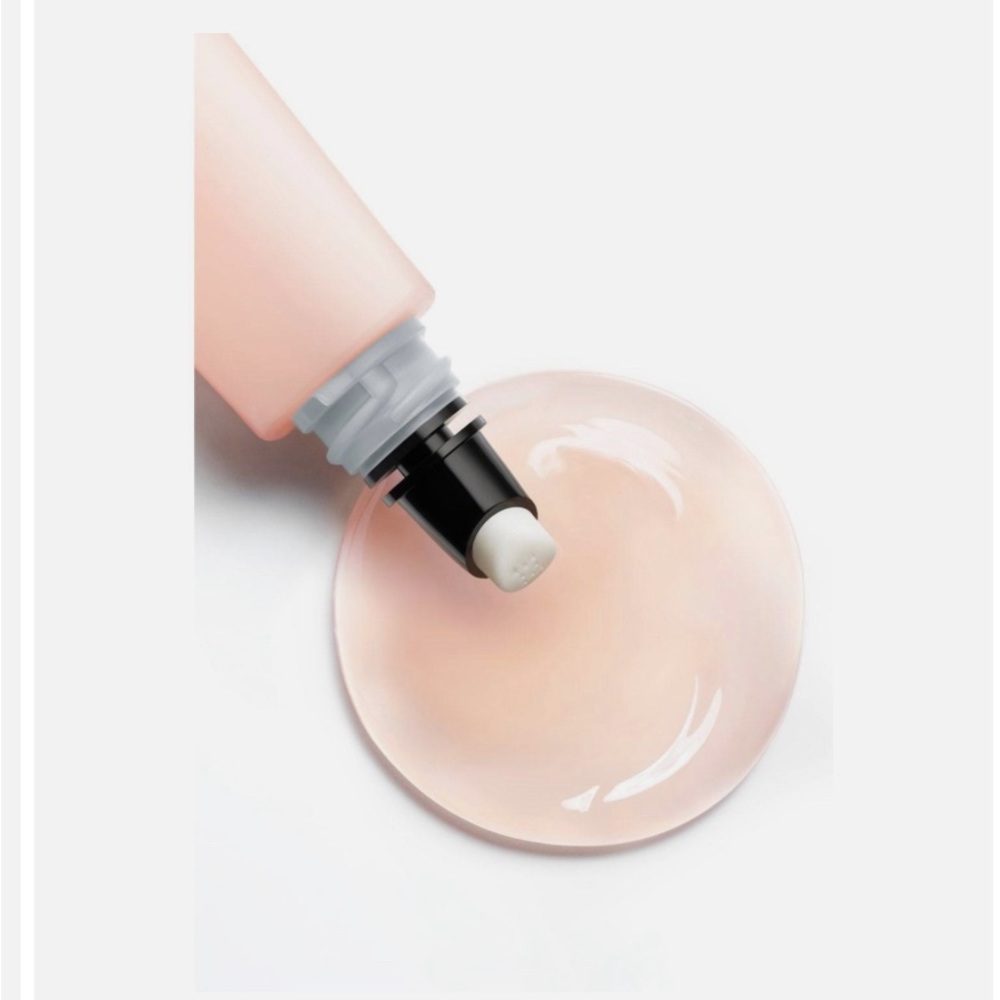 Chanel L'huile Camelia Hydrating & Fortifying Oil 11ml (authentic) - Picture 5 of 15